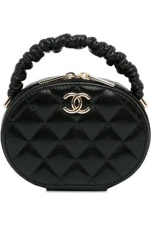 CHANEL Trousse de toilette froncée à logo CC (2021)
