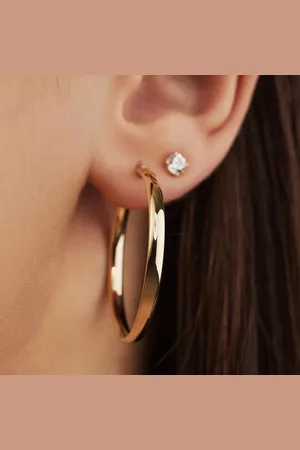 Isabel Bernard Bijouterie, Rivoli Estrella 14 karat hoop earrings en