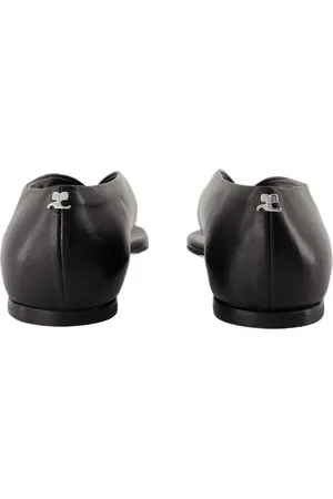Courrèges Sandales, Calfskin Black Sandals With Unique Toe Loop Design en