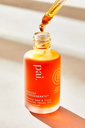 Pai Skincare Huile visage universelle BioRegenerate rosier sauvage en Huile Pour Le Visage, pour femme chez Free People