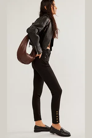 Frame Le legging en denim à boutons-pressions en , pour femme taille: 25 chez Free People