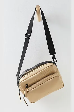Rains Sac Cargo Box en , pour femme chez Free People