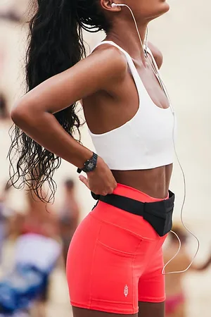 FP Movement Runner Sling Bag par en , pour femme taille: M/L chez Free People