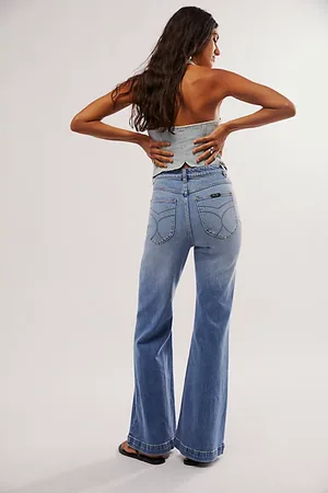 Rollas Jeans Flare East Coast de en , pour femme taille: 25 chez Free People