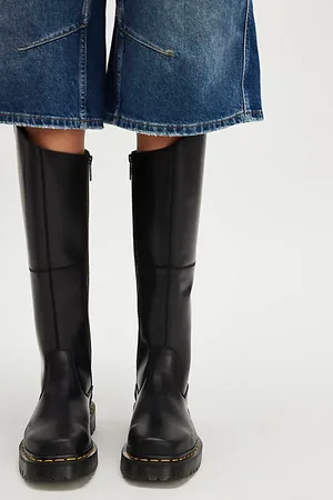 Dr. Martens Bottes hautes Amaayah en , pour femme taille: US 6 chez Free People