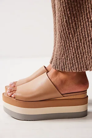 Paloma Barceló Sandales Compensées High Standards par en , pour femme taille: EU 39 chez Free People