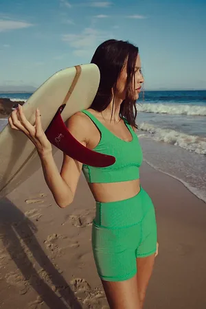 Zulu & Zephyr Haut de Surf Court Côtes Rayées Ciel en , pour femme taille: US 8 chez Free People