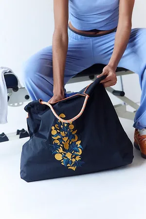 FP Movement Blooming Buti Tote Bag par en , pour femme chez Free People