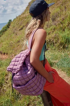 FP Movement Quilted Hiker Pack par en Mauve, pour femme chez Free People