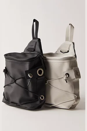 Rains Trail Cord Sling Bag W3 par en , pour femme chez Free People