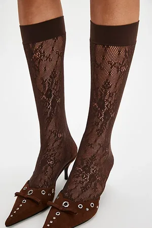 Swedish Stockings Rosa Lace Knee High Socks par en , pour femme chez Free People
