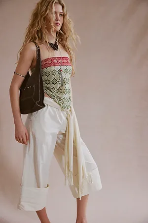 Free People Knox Studded Suede Shoulder Bag par en , pour femme chez Free People