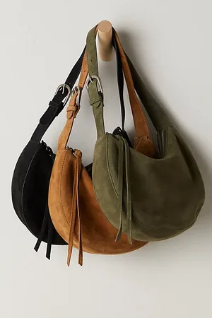 Free People Sina Suede Shoulder Bag par en , pour femme chez Free People