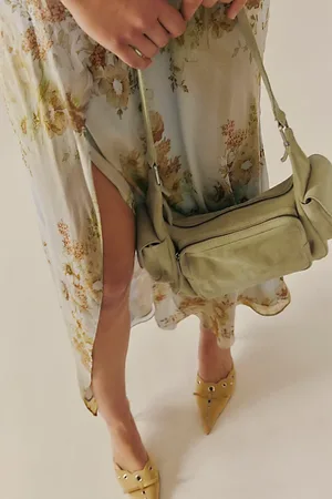 Free People Siren Suede Shoulder Bag par en , pour femme chez Free People