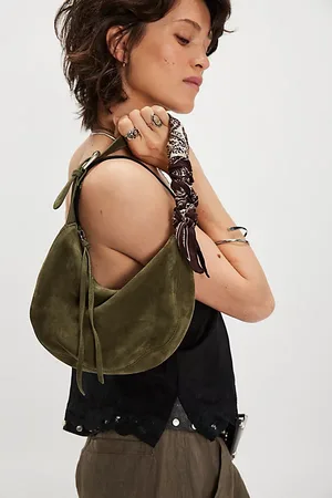Free People Sina Suede Shoulder Bag par en , pour femme chez Free People