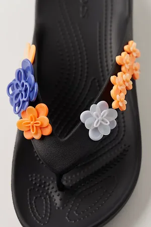 Crocs Jibbitz Fleurissant, pour femme chez Free People