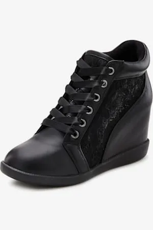 Lascana Baskets sneakers élégantes avec empiècement en dentelle tendance, idéales comme chaussures de mariée -
