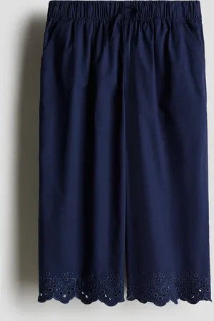 H&M Pantalon court avec broderie anglaise