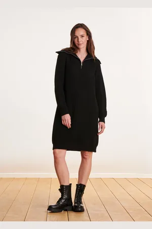 La Fee Maraboutee Robe courte en maille noire col camionneur