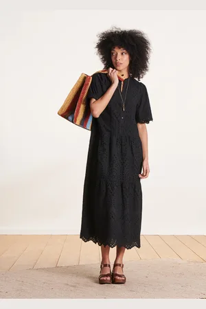 La Fee Maraboutee Robe longue noire en broderie anglaise manches courtes