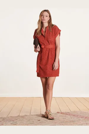 La Fee Maraboutee Robe courte terracotta en broderie anglaise manches courtes