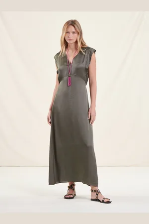 La Fee Maraboutee Robe longue fluide cintrée kaki en satin