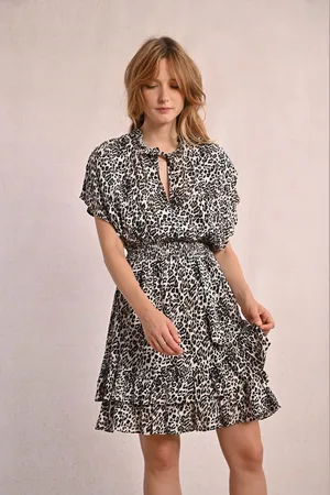 Molly Bracken Robe Courte Imprimée Manches Courtes