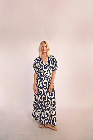Molly Bracken Robe Longue Imprimée Manches Courtes