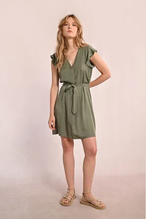 Molly Bracken Robe Courte Ceinturée Manches Courtes