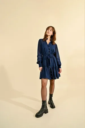 Molly Bracken Robe Courte Col Montant Boutonnée Ceinturée À L