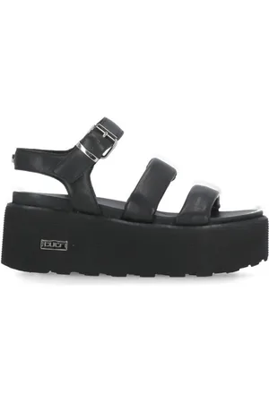 Cult Femme, Chaussures, Noir, Taille: 38 EU Sandales en cuir noir avec détails métalliques