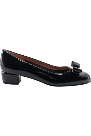 Salvatore Ferragamo Femme, Chaussures, Noir, Taille: 34 1/2 EU Escarpins Noirs avec Vara Iconique