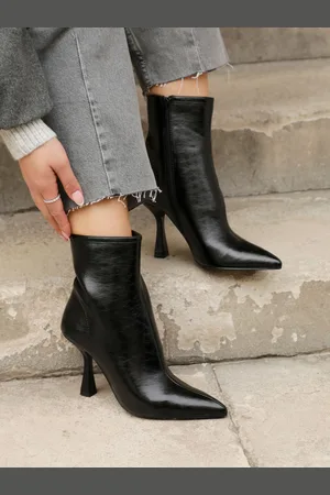 Linzi Jetta Point Toe Ankle Bottes With Stiletto talons