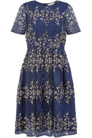 Yumi Robe patineuse à fleurs brodées38