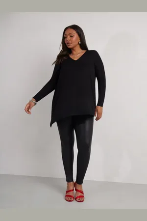 Live Unlimited London Curve Petites tailles - Top en jersey à ourlet asymétrique en mousseline de soie46