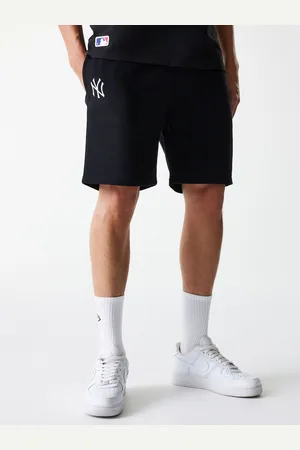 New Era Mens Mid Black ShortsMédium