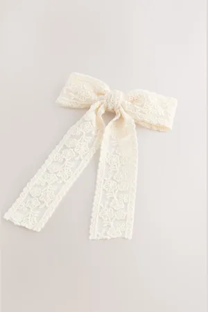 Next Bow Lace ClipUn an