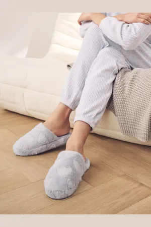 Next Chaussons mules Caur sculptés en fausse fourrureS