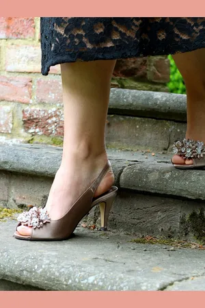 Lunar Escarpins Sabrina en satin à bride arrière