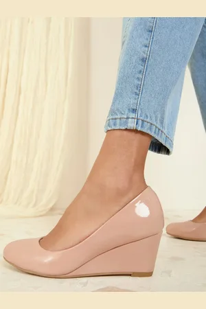 Friends Like These Mid Wedge Round Toe Court Shoeseu41