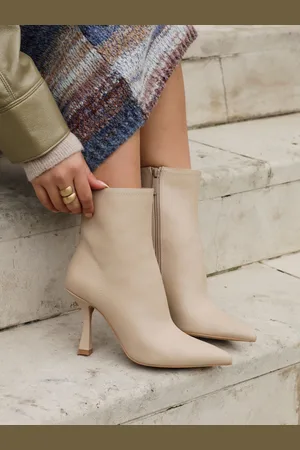 Linzi Jetta Point Toe Ankle Bottes With Stiletto talons