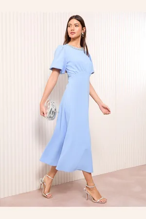 Friends Like These Peignoir mi-long en plongée avec bordure de collier de diamants40