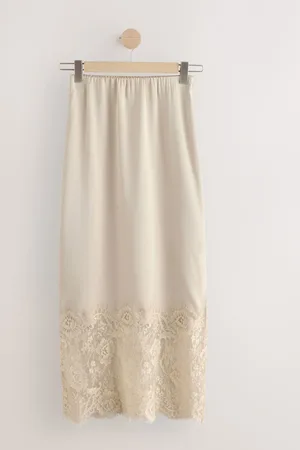 Next Jupe mi-longue en satin bordée de dentelle40
