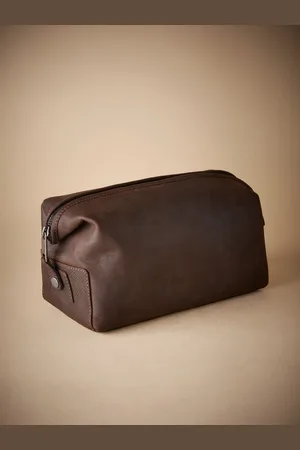 Next Sac de toilette en cuir gras texturéUn an