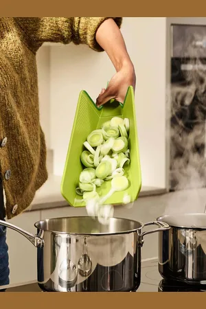 Joseph Joseph Chop2Pot Plus Planche à découper plianteUn an