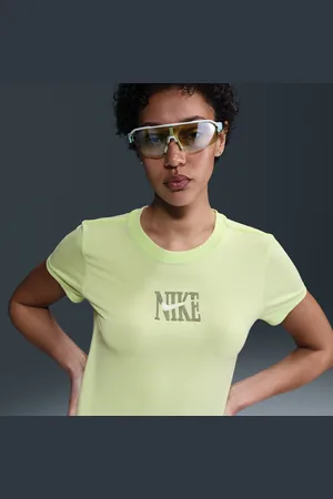 Nike T-shirt slim à manches courtes et motif Sportswear pour femme