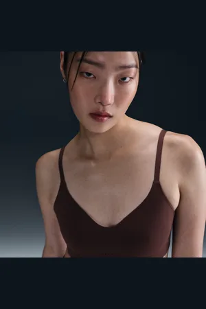 Nike Brassière de sport rembourrée et convertible à maintien léger Alate Minimalist pour femme