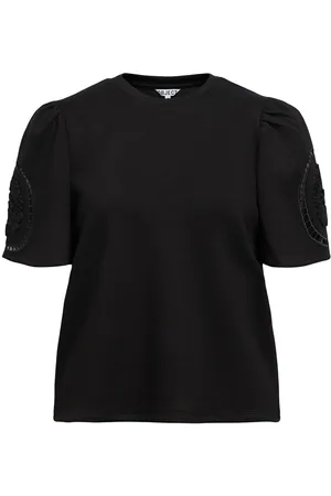 Object Avec Broderie Top