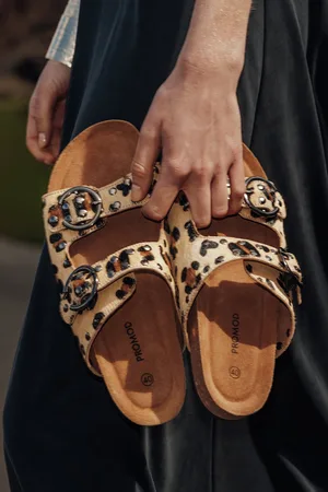 Promod Sandales léopard en cuir Femme - Vêtements - MODE Femme