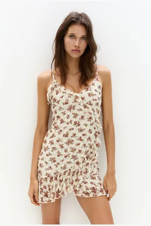 Pull&Bear Robe Courte Fleurie Dentelle